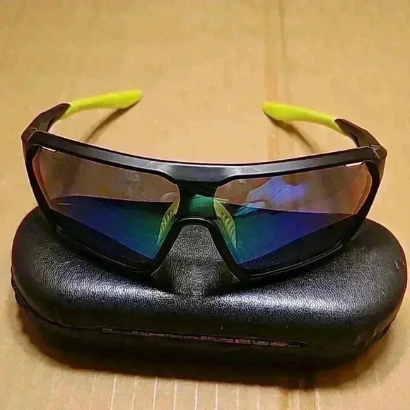 Womens Steve Madden Green Black Mirrored Sunglasses - Picture 1 of 4